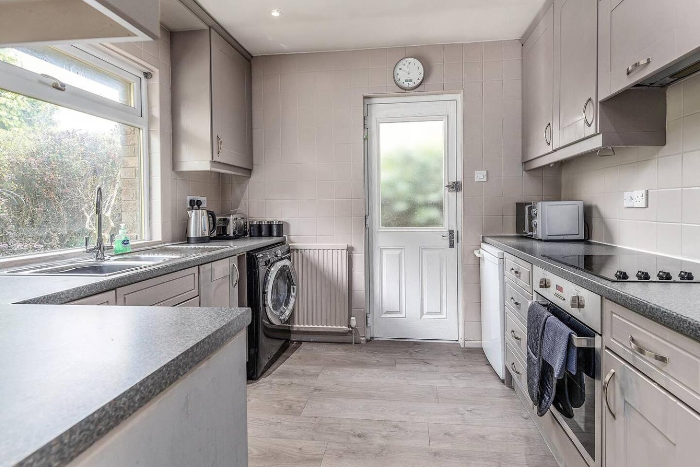3 Bedroom Bungalow Close To Peak District With Garden Sheffield Exterior photo